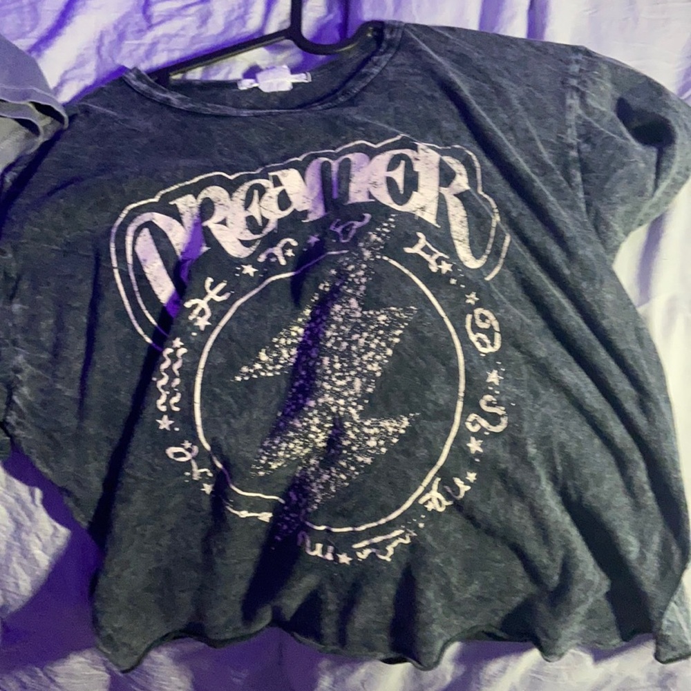 cream pink&greyish white tee saids "dreamer"